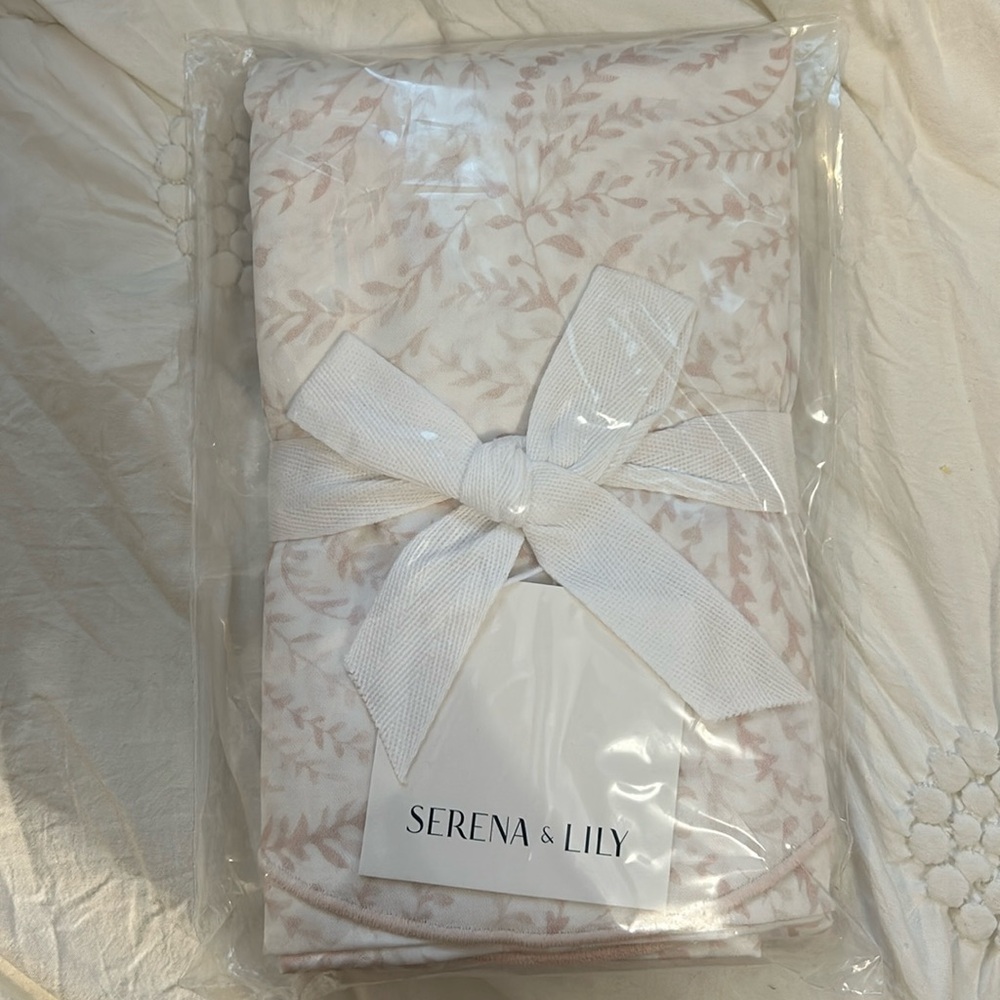 Set of 2 Serena and Lily piano pillowcases with scallop edge